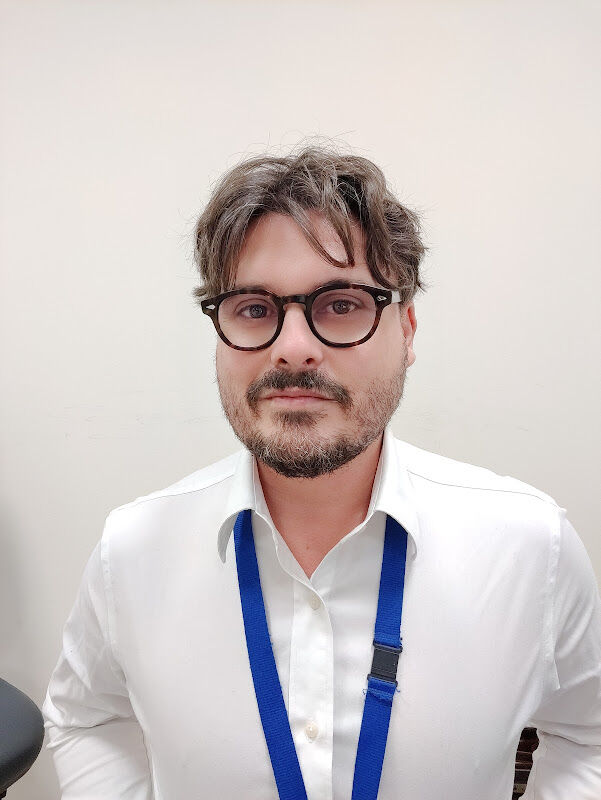 Foto van Dr Lorenzo D'Uva chirurgien orthopédiste à Bruxelles, chirurgie du pied et genou , ortopedico italiano