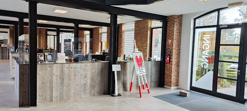 Foto van Van Pelt Showroom Bestrating - Tegels - Dak - Gevel