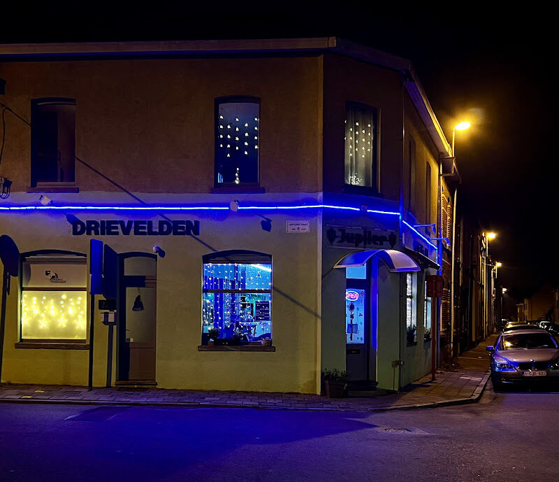Foto van DRIEVELDEN café
