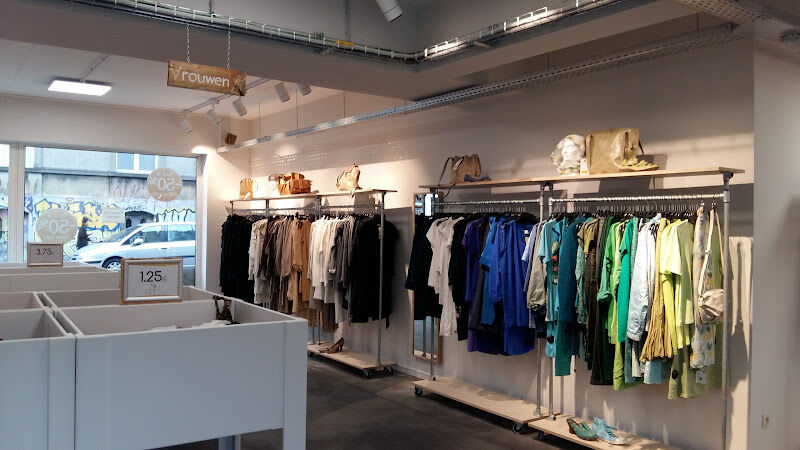 Foto van Les Petits Riens - Spullenhulp