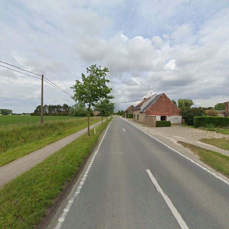 Foto van Huur een 125cc Vespa scooter & geniet v/d Westhoek